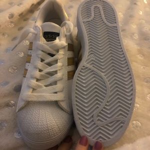 Adidas gold superstar